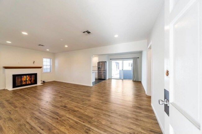 Foto del edificio - 11613 Haynes St