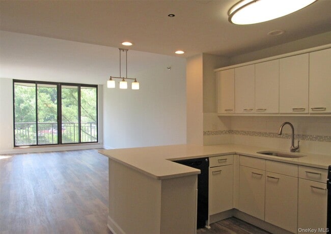 Building Photo - 50 E Hartsdale Ave