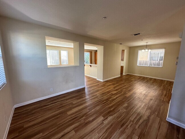 Foto del edificio - 3 Bed 2.5 Bath Single Family Home In Brentwood