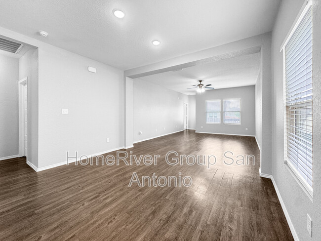 Foto del edificio - 13541 Lily Ln