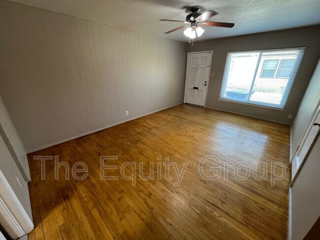 Foto del edificio - 515 N M St