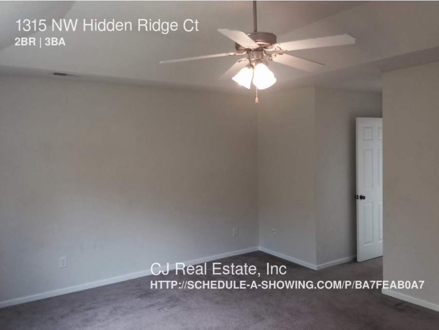 Foto del edificio - 1315 NW Hidden Ridge Ct