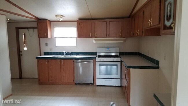 Foto del edificio - 7262 Waterloo Rd