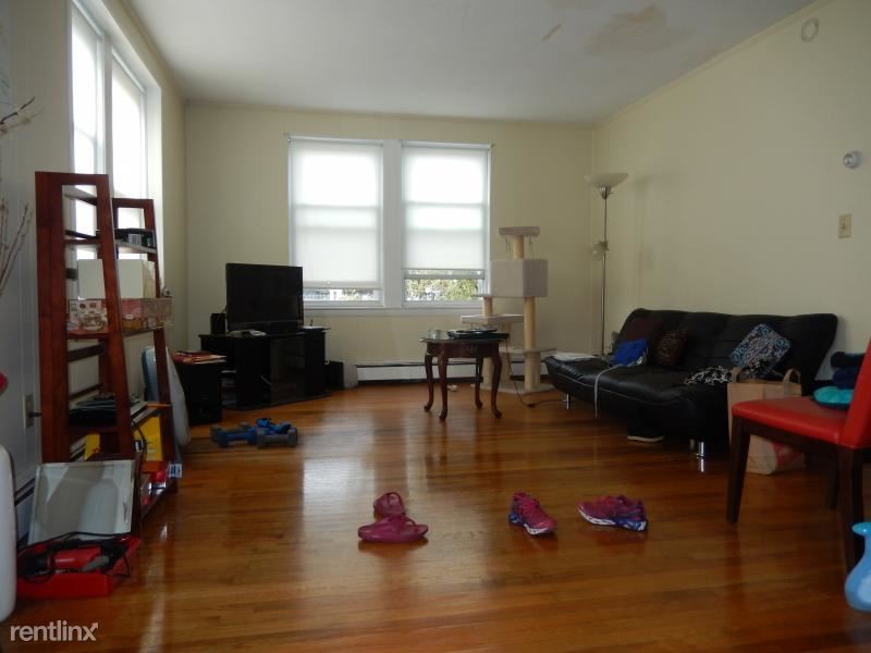 Primary Photo - 14 Hyde Park Ave
