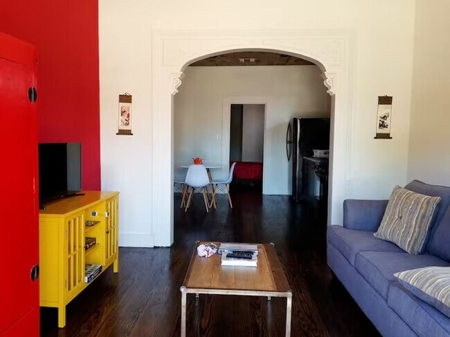 Building Photo - Charming 1BR Townhome in New Orleans