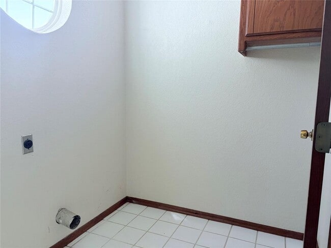Building Photo - 3200 Ridgecrest Ct