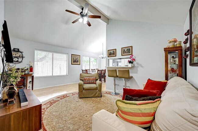 Building Photo - 14015 Clear Forest Dr