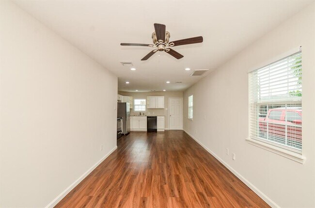 Foto del edificio - 6425 Sidney St
