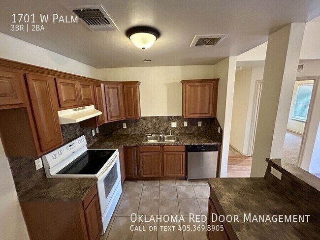 Building Photo - 1701 W Palm-