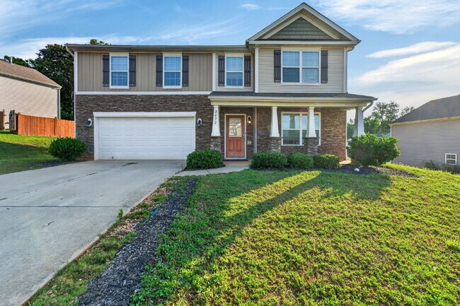 Building Photo - Expansive 4-bedroom, 3.5-bathroom single-family home boasts 3,150 sq. ft.