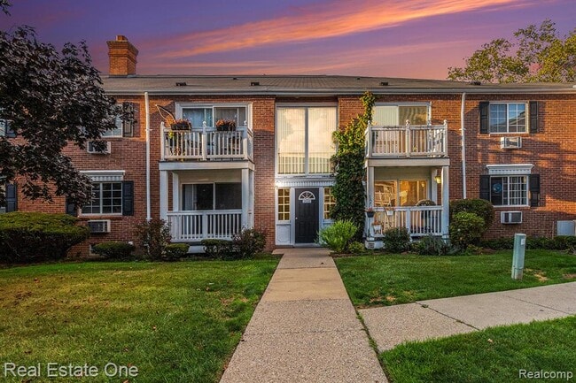 Foto del edificio - 2420 Parmenter Blvd