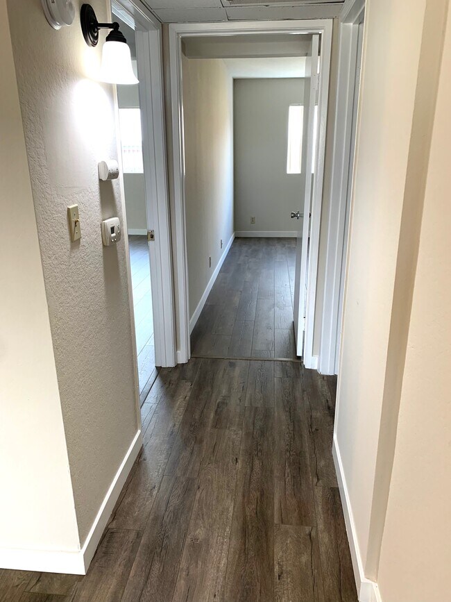 Foto del edificio - 700 E Cedar Ave