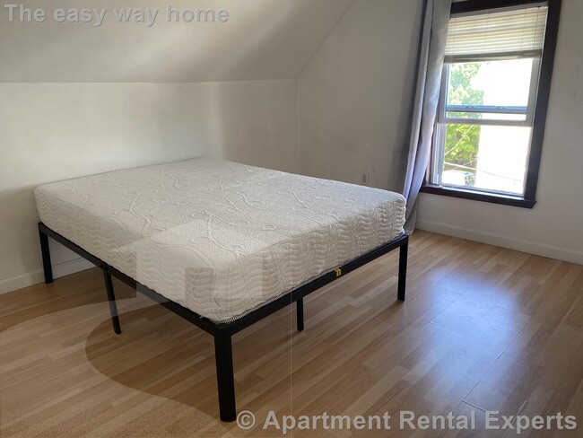 Foto del edificio - 3+/4 BR - Close to Malden Center - Bike Pa...