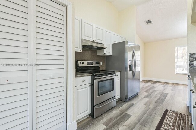 Building Photo - 1866 Delki St NW