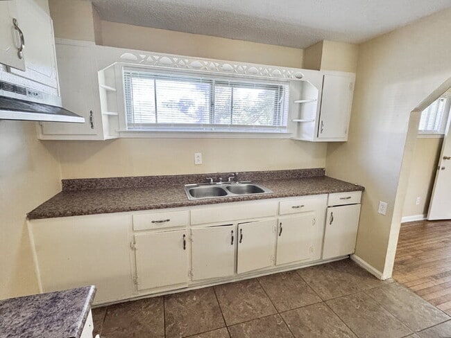 Foto del edificio - 5502 Santa Monica St