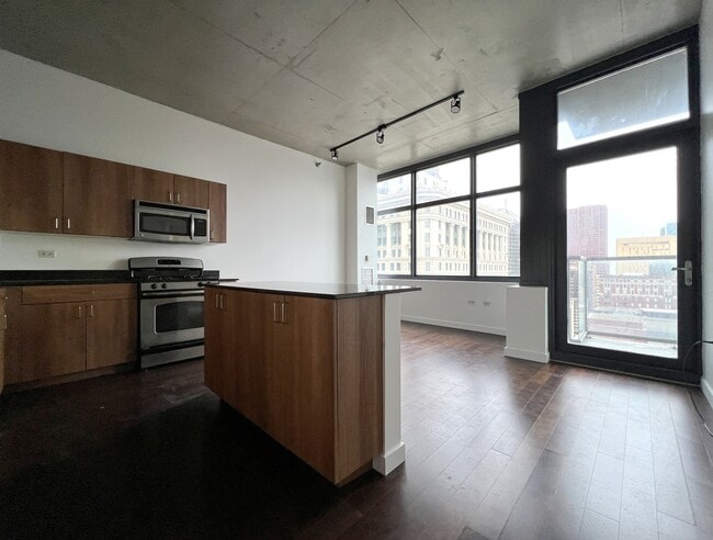 Foto del edificio - 235 W Van Buren St