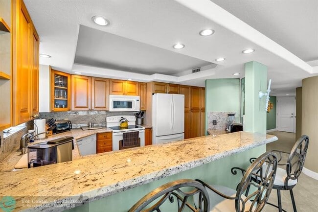 Building Photo - 3000 S Ocean Blvd