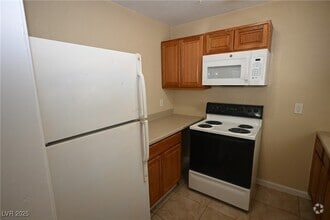 Building Photo - 320 N 16th St