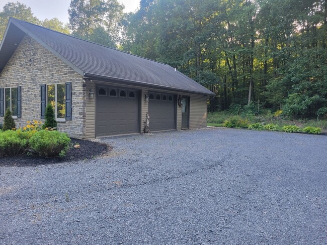 Building Photo - 15615 Green Mountain Rd