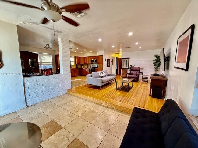 Foto del edificio - 45 SE 14th St