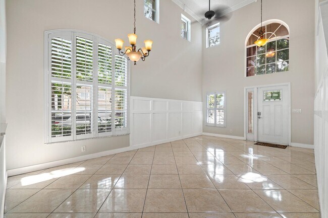 Foto del edificio - 6325 Willoughby Cir