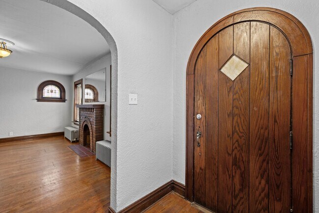 Building Photo - Professionally Managed, 4 bedroom home in ...