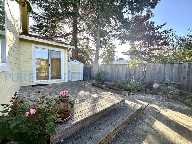 Building Photo - 1485 Chanticleer Ave