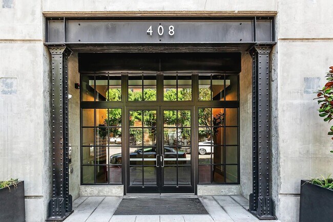 Building Photo - McKenzie Lofts - 4th floor south facing studio w/parking/storage/covered balcony