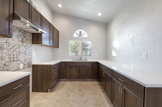 Building Photo - SW Bakersfield 3 bedroom/ 2 bathroom home
