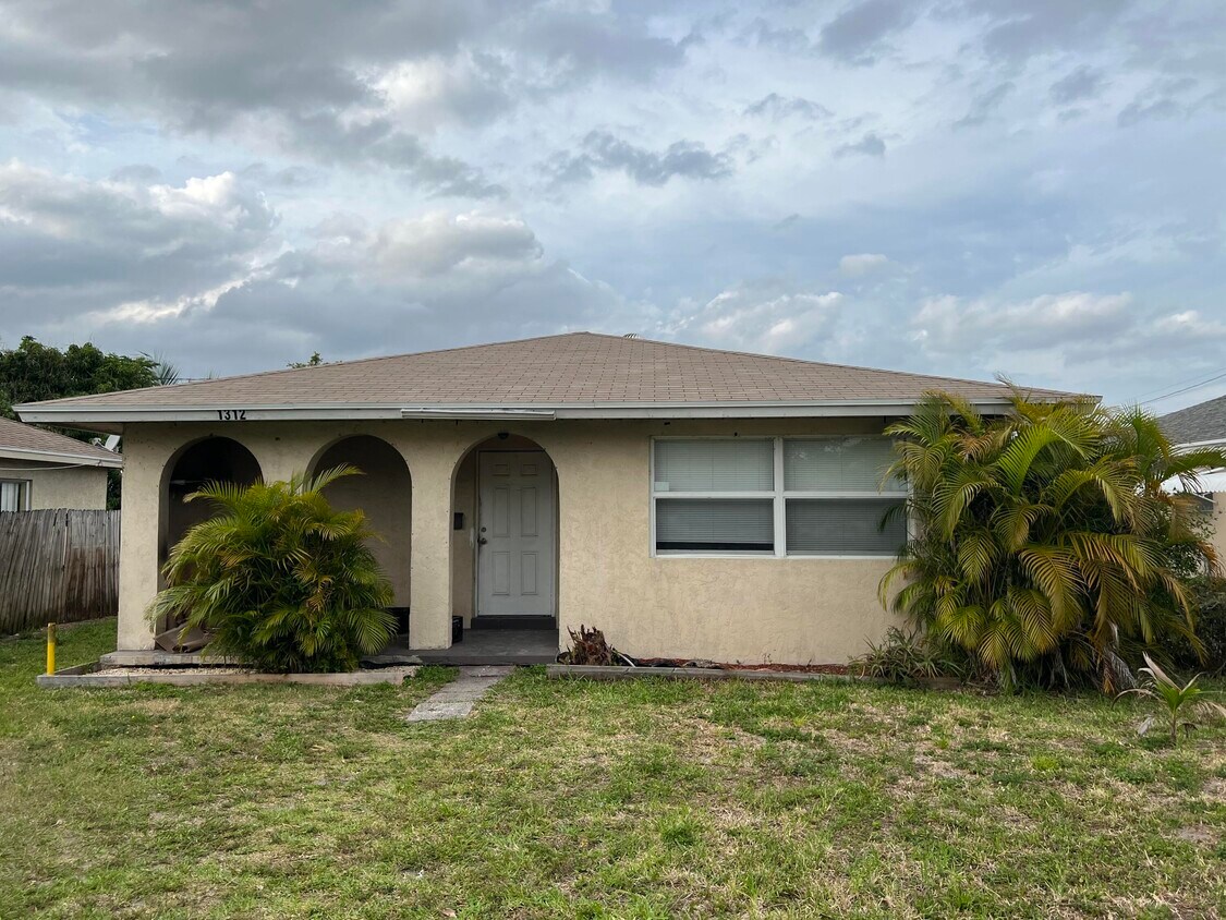 1312 W 8th St, Riviera Beach, FL 33404 House Rental in Riviera Beach