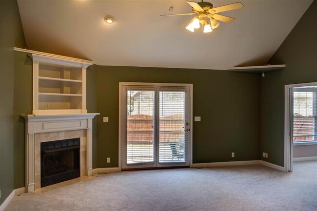 Building Photo - 10525 Eagle Crossing Dr
