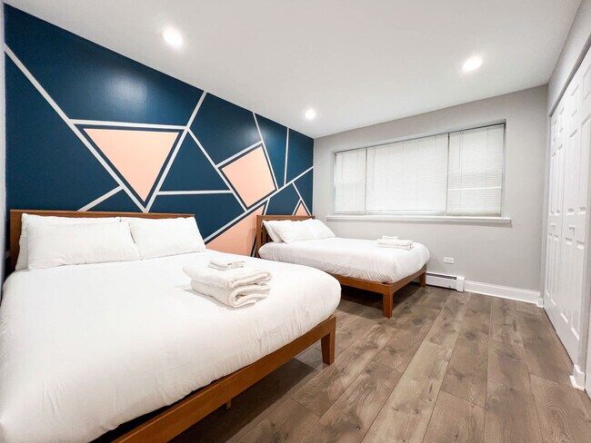 Building Photo - 3161 N Cambridge Ave