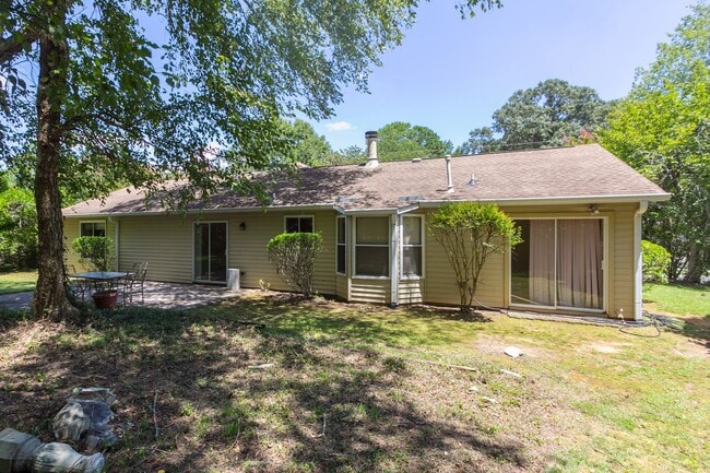Building Photo - COMING SOON - 3 Bedroom 2 Bathroom Ranch