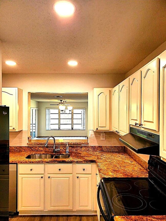 Building Photo - 5890 Sugar Palm Ct
