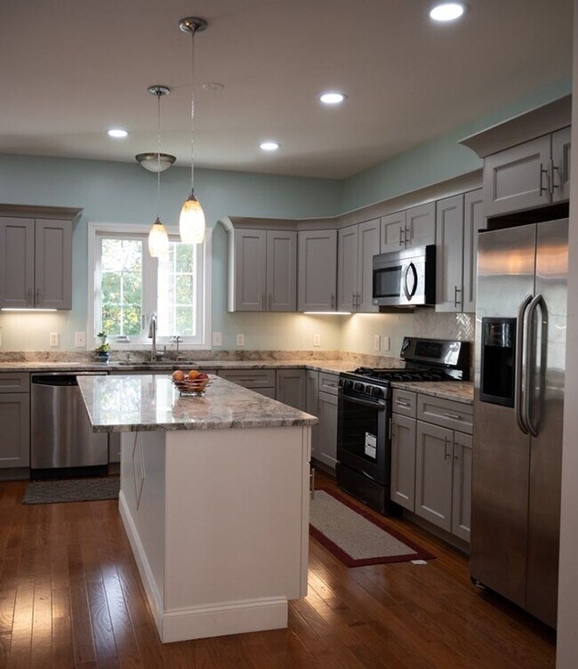 Foto del edificio - ? GORGEOUS COLONIAL – 4 BED / 2.5 BATH ?