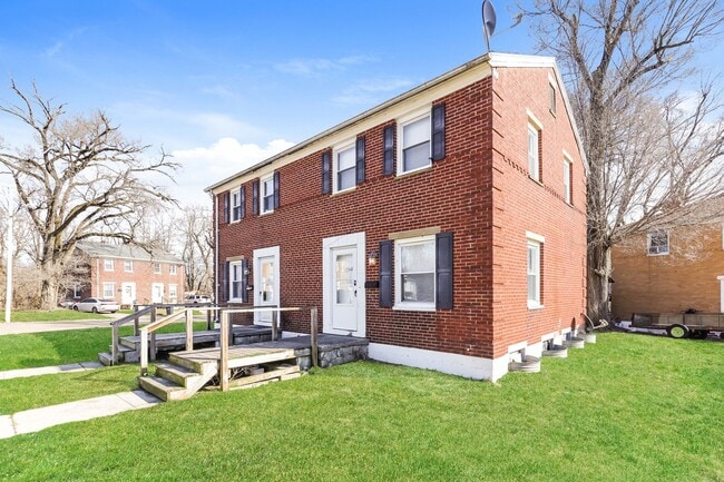 Building Photo - 1344-1346-1346 E Cedarview Dr