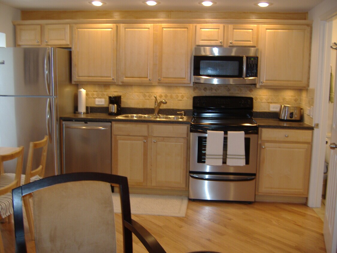 Primary Photo - 1428 N Greenview Ave