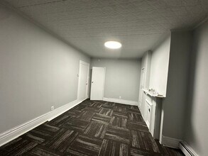 Building Photo - 15 Pennington St