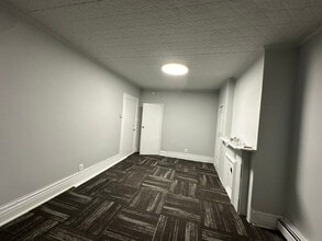 Building Photo - 15 Pennington St