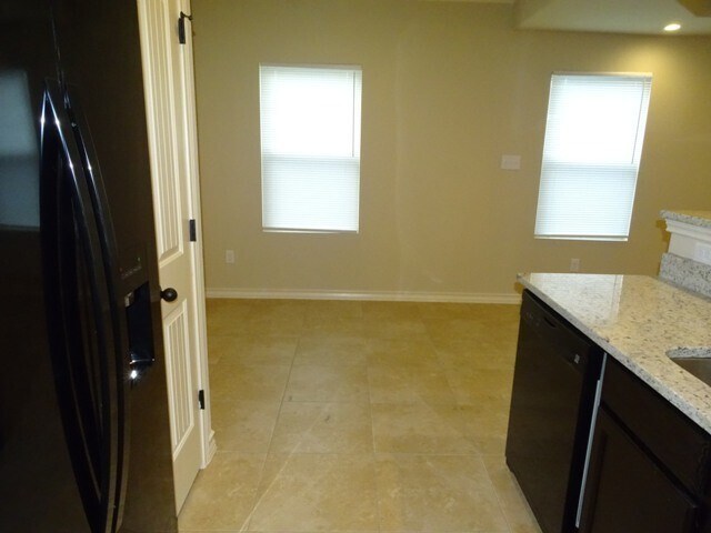 Foto del edificio - 7042 Lakeview Dr.