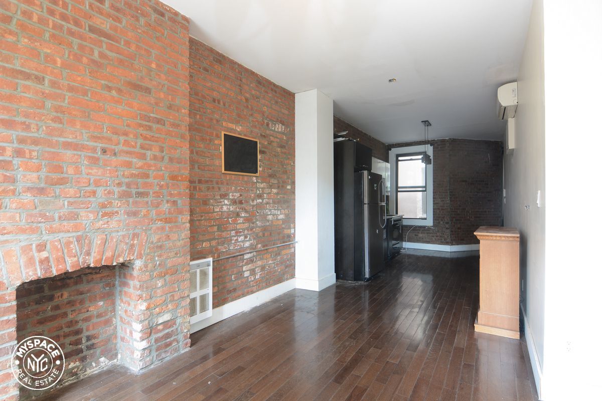 Primary Photo - 726 Franklin Ave