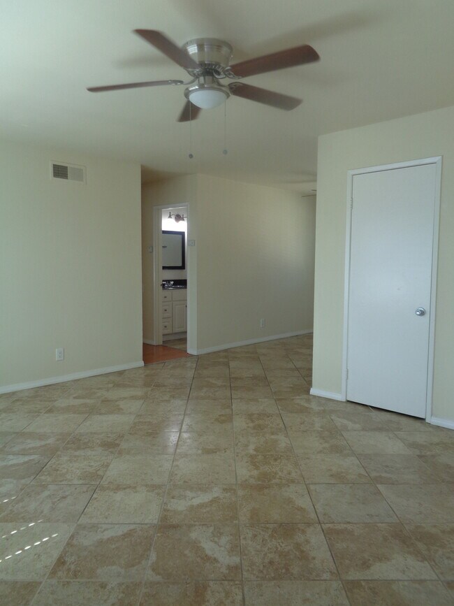 Foto del edificio - 607 E Utica Ave