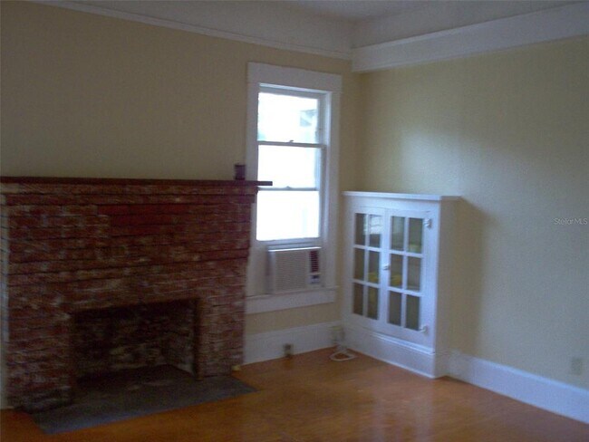 Building Photo - 838 E Lime St