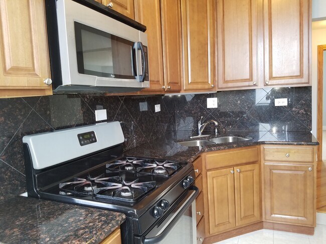 Foto del edificio - 5737 N Kimball Ave