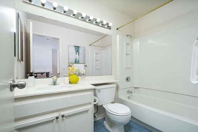 Foto del edificio - 565 Shoal Cir