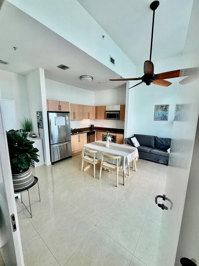 Foto del edificio - 300 S Biscayne Blvd