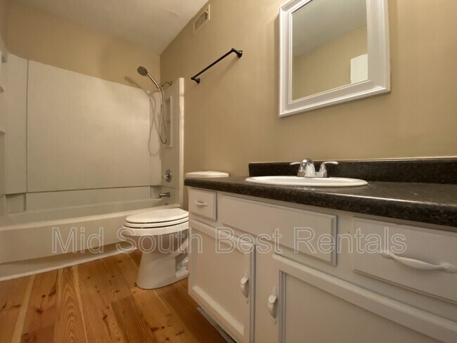 Foto del edificio - 1101 N Oaks Ln