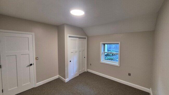 Bedroom #1 - 9 Beech St
