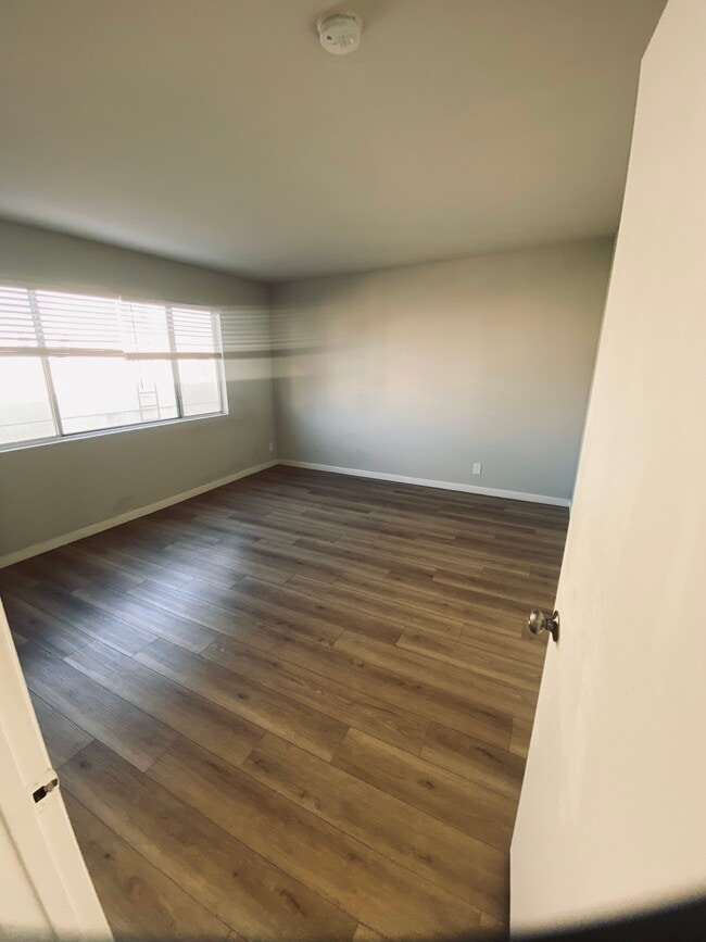 Building Photo - Clear Valley Apartments