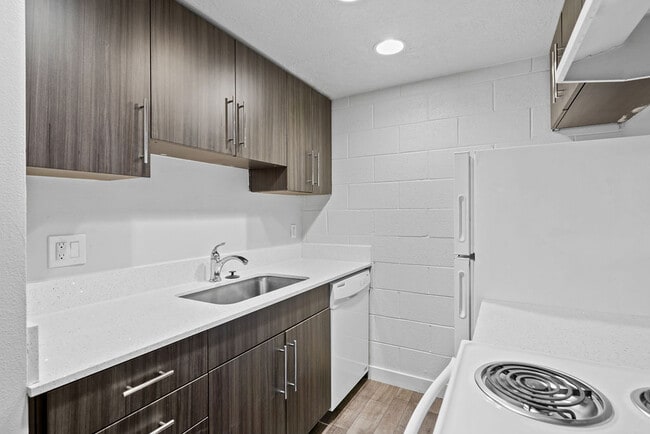 Building Photo - Twin Creek Apartments